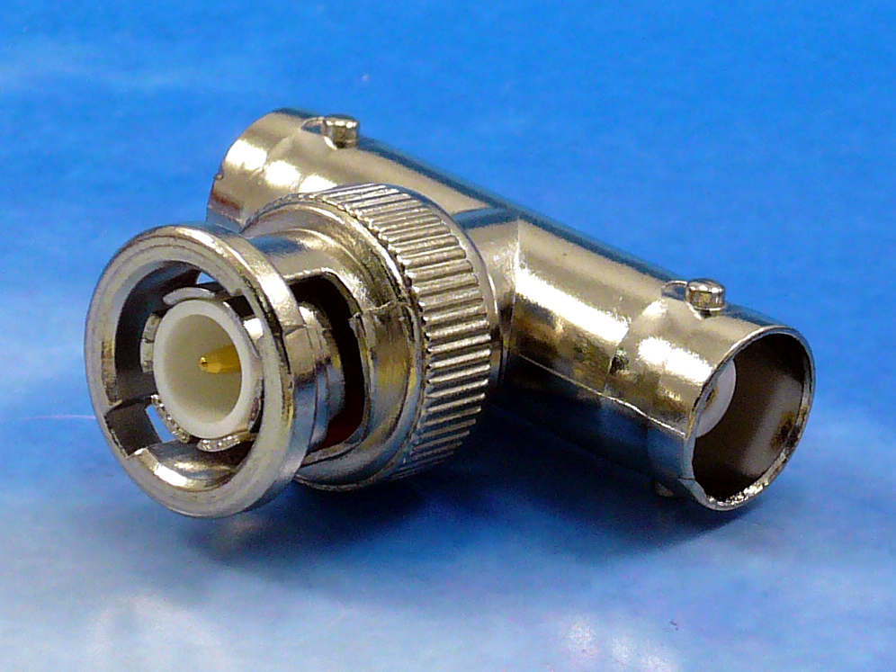BNC T-adapter Female/Male/Female