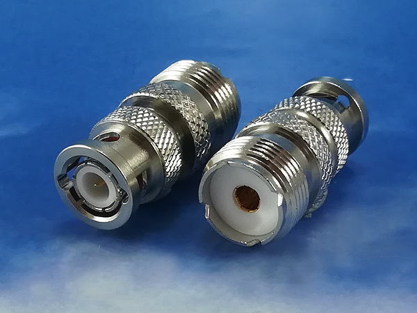 UHF female / BNC male adaptor