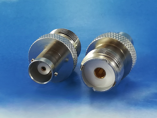 UHF female / BNC female adaptor