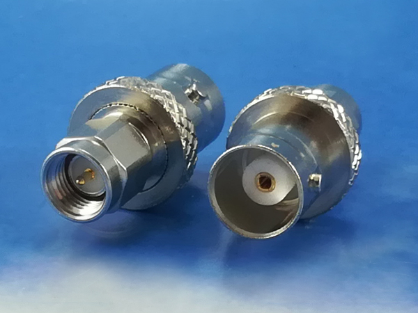 BNC female / SMA male adaptor