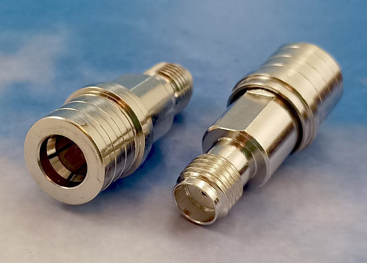 QMA male / SMA female adaptor