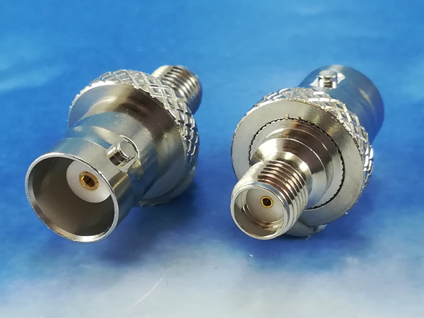 BNC female / SMA female adaptor