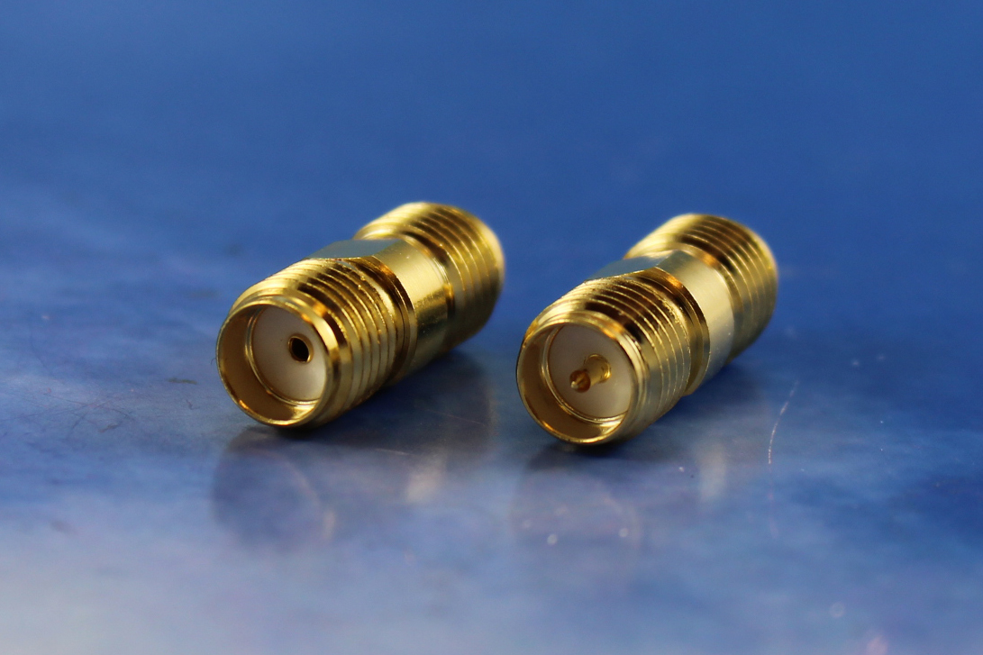 RPSMA female / SMA female adaptor