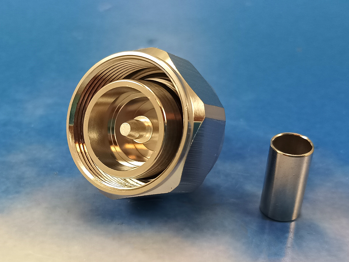 4.3-10 male crimp for RG223
EZ connector for single wire conductor