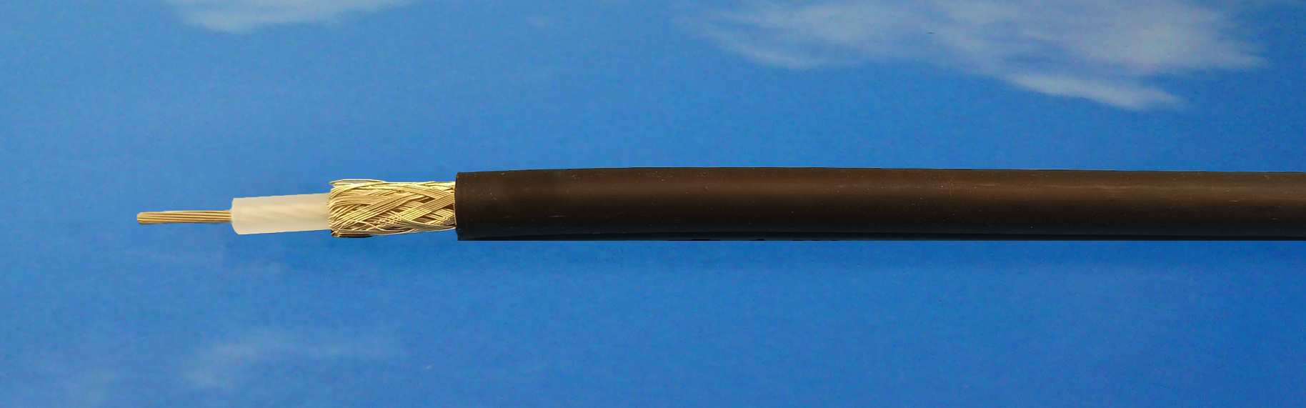 RG223LSFROH FeedFlex  50ohm 100m
with stranded centre conductor 19 x 0,18