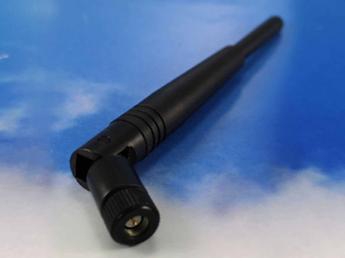 Rubber ant. 900/1800/2100MHz 2dBi
SMA male.